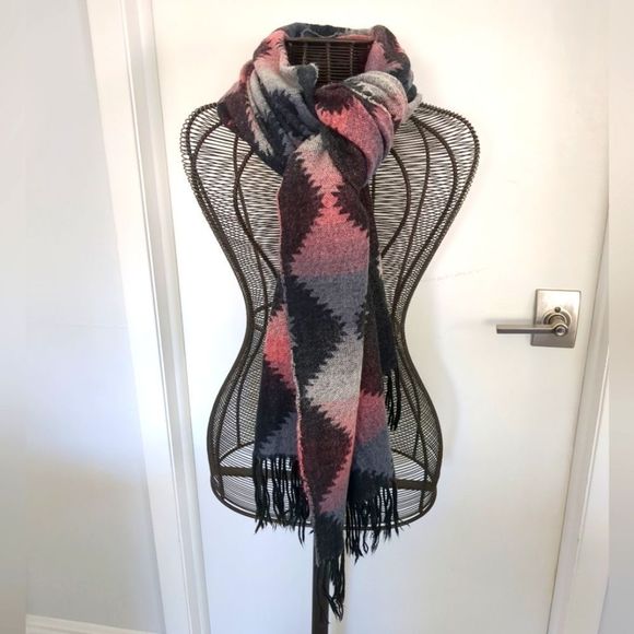 Cotton On red black Aztec Ombre Geometric Diamond Pattern Rectangle Fringe Scarf - Picture 3 of 5